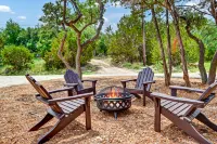 Charming Lake Cottage with Scenic Views - Stylish Hill Country Retreat
