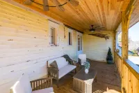 Elegant Design and Modern Comfort - Charming Historic Retreat