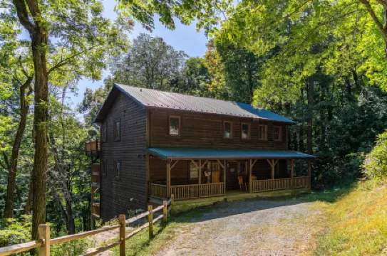 Hot Tub and Scenic Mountain Views - Charming Cabin Retreat
