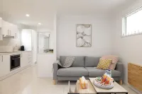 Smart Suites Self Check-in Apartments - 14 Freney Hotels in Darra