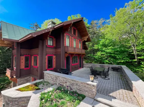 Stunning Mountain Views and Cozy Patio - Charming Alpine Retreat