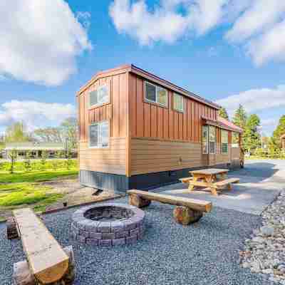 Rainforest Retreat Tiny Home: Bohemian Cottage Others
