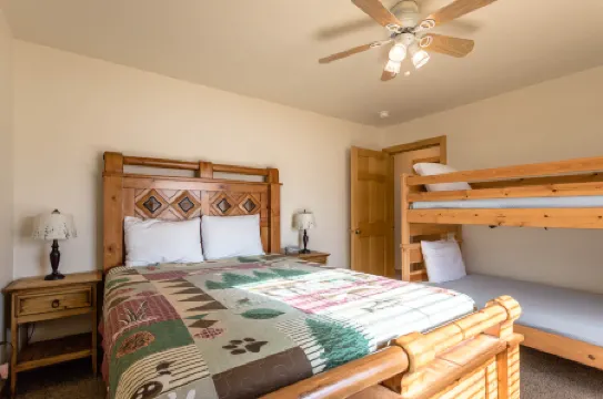 Tranquil Deck and Open-Space Views - Charming Mountain Escape