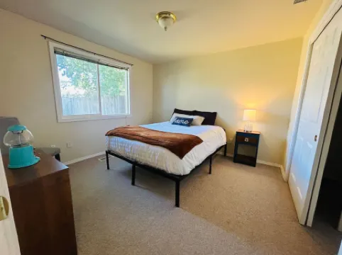 Charming Vintage Retreat with Cozy Coffee Bar - Delightful Haven