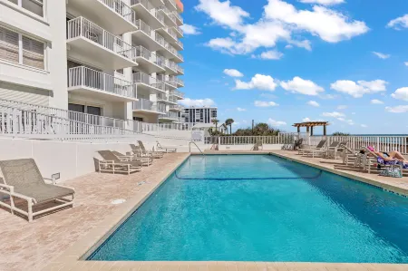 Oceanfront Views and Spacious Balcony - Gorgeous Coastal Retreat Отели в г. Ормонд-Бай-Те-Си