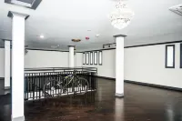 Prime Location Near Shoreline and Vibrant City Life - Chic Cozy