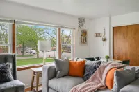 Convenient Parking and Entertainment Amenities - Cozy Retreat