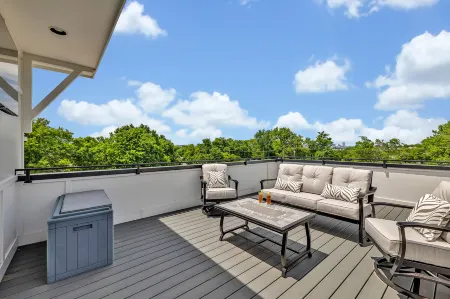 Rooftop Deck and Chic Interiors - Stunning Nashville Haven