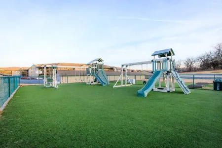 Stunning Views and Two Pools - Inviting Family Retreat Отели в г. Осеола Тауншип