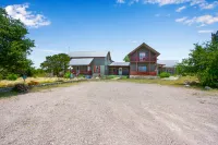 Two-Person Whirlpool and Scenic Deck - Charming Rustic Retreat Hotels in Hays County
