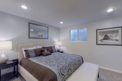 Modern Mountain View Hideaway w/ Spacious Deck & Free WiFi - Close to Skiing
