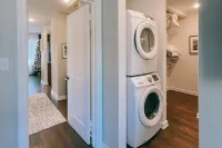 The Lakeland House Hotels in Crystal Lake