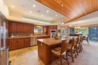 Private Beach Access and Entertaining Lanai - Luxurious Spacious Haven