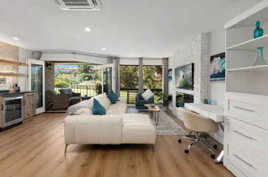 Golf Course Views and Modern Interiors - Stylish Coastal Retreat