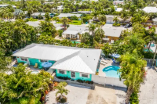 Exclusive Private Pool and Tropical Oasis - Enchanting Duplex Retreat