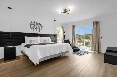 Private Screened-in Pool and Game Room - Stunning Family Oasis Hotels in Four Corners