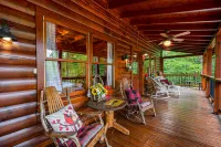 Charming Cabin with Hot Tub and Breathtaking Views - Inviting Mountain Retreat