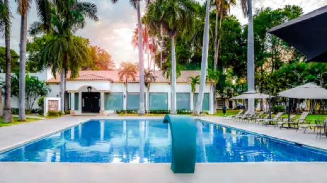 InHouse Select Hacienda Tres Rios