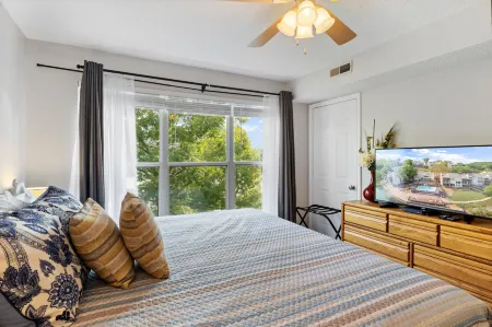 Charming Condo with Pool Access and Nature Trails - Serene Retreat Отели в г. Осейдж Тауншип