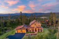 Luxury Mountain Home with Hot Tub and Amazing Views - Exquisite Retreat