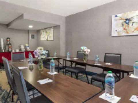 โรงแรมเบสท์เวสเทิร์นพลัส ราเลห์ แครบทรี แวลลีย์ โรงแรมในราเลห์