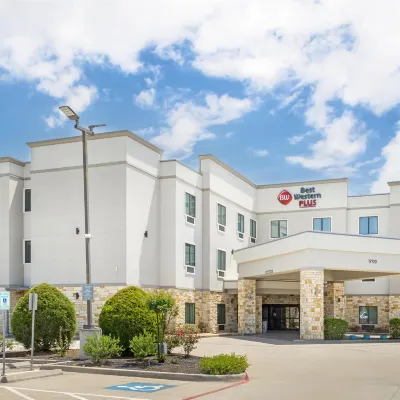 Best Western Plus Waller Hotel Hotels near Waller ISD Football Stadium