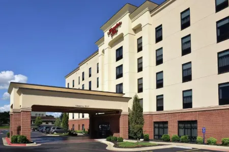 Hampton Inn Springfield-South Отели рядом с достопримечательностью «Discovery Center of Springfield»