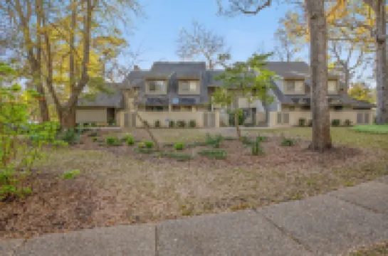 Stunning Villa with Lake View and Spacious Balcony - Elegant Retreat