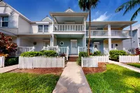 Oceanfront townhouse with a furnished deck, balconies, AC, & washer/dryer Hotels near Conch Keys