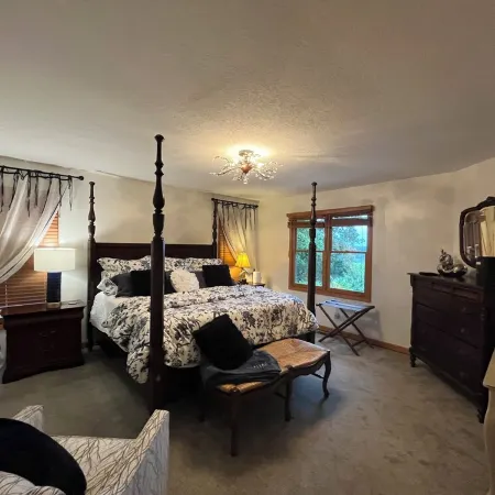 Private, 5 Star Mtn. Home. Amazing LR Views, Hot Tub, 2 Decks, & Game Room!