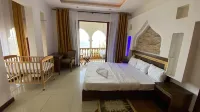 Lux Suites Eden Seafront Apartments - Balkon