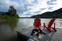 Rayleigh River Retreat - Garden Oasis Hotels in Kamloops
