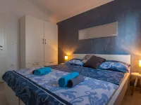 오미살의 아파트먼트, 바닷가 근처 오미살즈 호텔