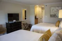 Inn on the Lakes