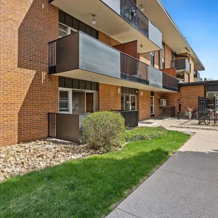 The Fox Den in Old Town! Pool, Sauna & Game Room