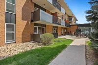 The Fox Den in Old Town! Pool, Sauna & Game Room Hotel di Fort Collins