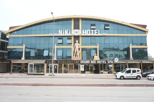 Grand Niki Hotel & Spa فنادق في مراد پاشا