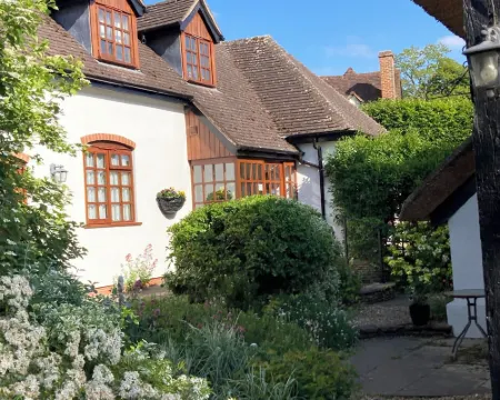 Heron View Riverside Retreat in Peaceful Rural Hamlet near Roman Town, Alcester Hotels in Alcester