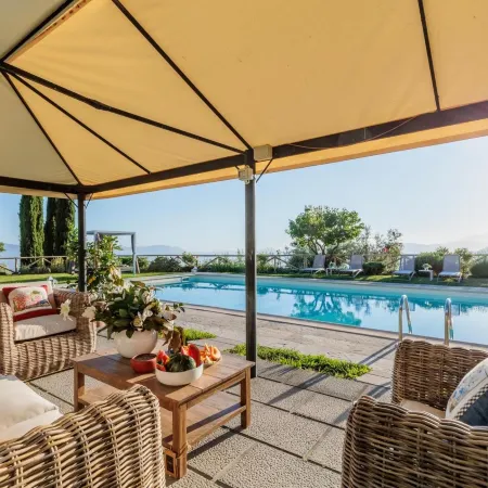 Tuscan Fizz Villa a Vineyards Retreat