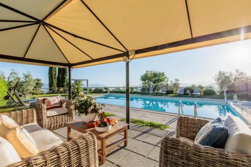 Tuscan Fizz Villa a Vineyards Retreat
