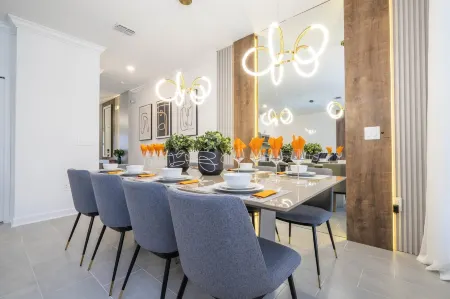 WonderFul 4Bd w Pool Close to Disney at StoreyLake 2669 Отели рядом с достопримечательностью «Джайв Кидс Уорлд Виллидж»