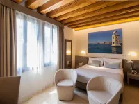 Leone Hotel Các khách sạn gần Phòng trưng bày nghệ thuật A Plus A Gallery