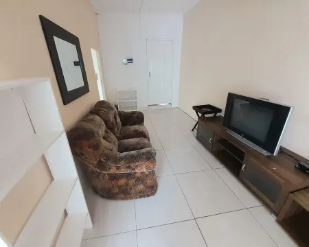 1 Bed Flat - Sleeps 2 - Parking - Wifi