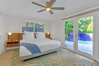 Flirty Flamingo Colorful Waterfront Escape w Pool - spa