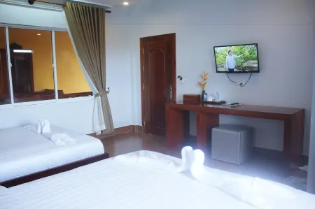 Ramchang Guesthouse Отели рядом с достопримечательностью «Phnom Sampeau|Phnom Sampov»