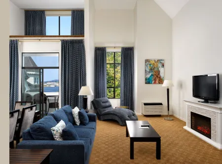 Huntingdon Hotel and Suites Отели в г. Виктория