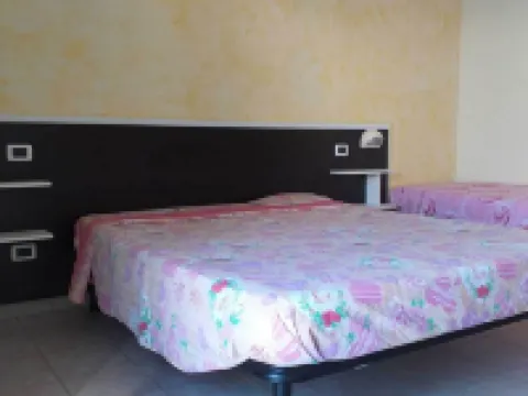 Room in B&B - Spacious Double Room a Stone Throw from the Sea Hotels in Pineto