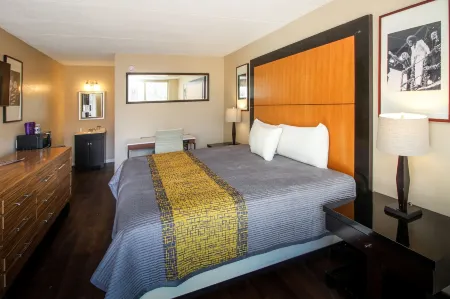 APM Inn and Suites Отели рядом с достопримечательностью «Парк Джим Барнетт»