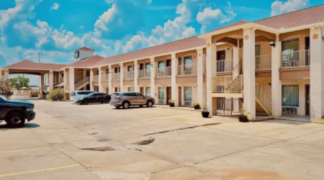 Magnolia Inn and Suites