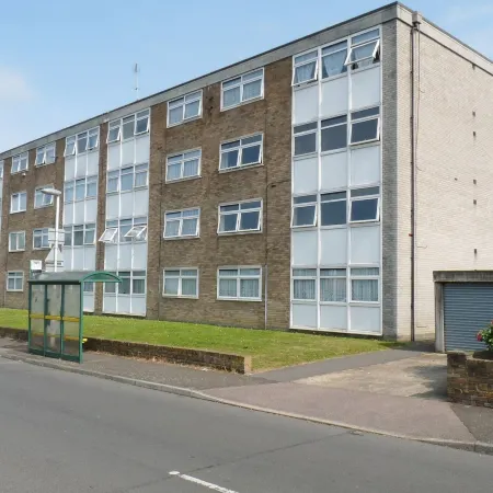 2-Bed Flat with Superfast Wi-fi DW Lettings 9WW